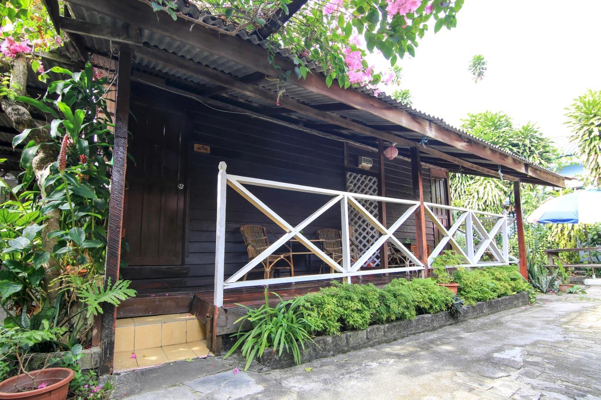 Ombak Inn Chalet Kampung Teluk Nipah Eksteriør billede